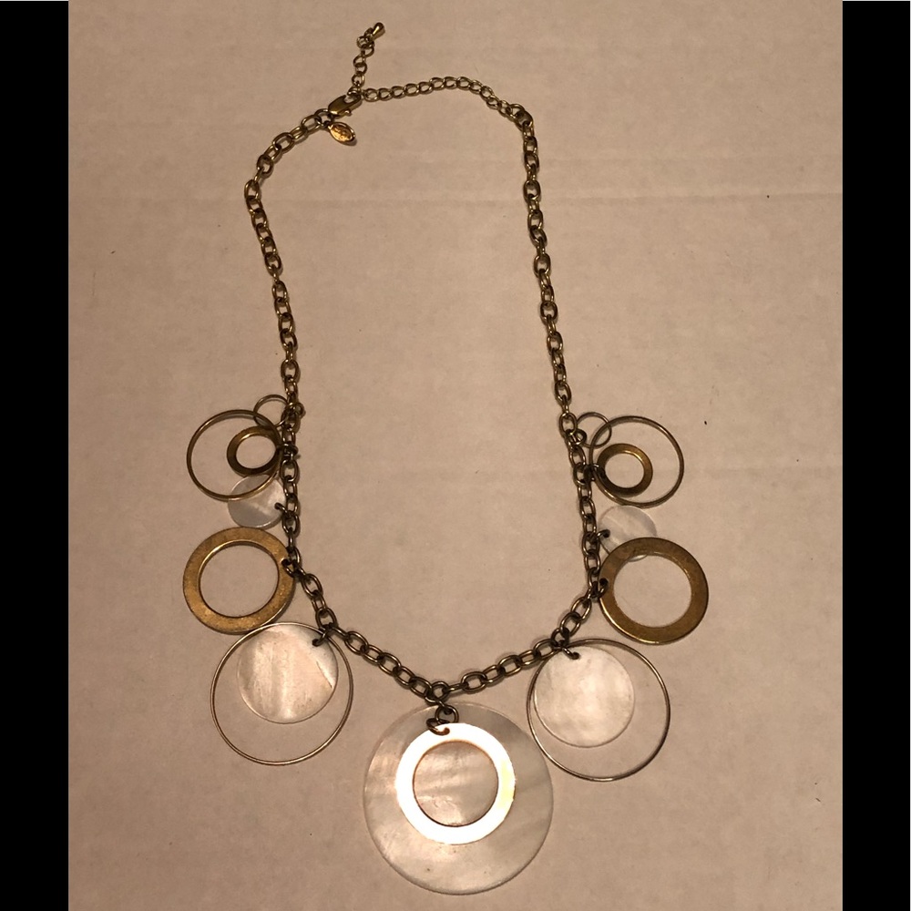 Vintage Park Lane Goldtone and Shell ⭕️ Necklace